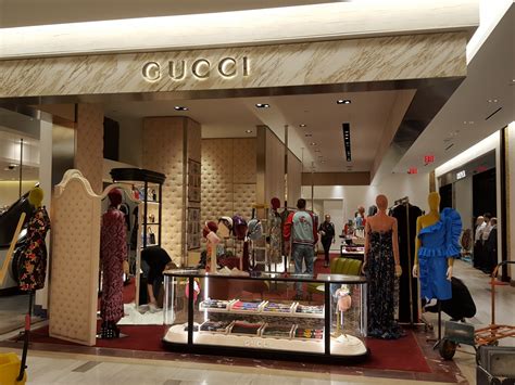 saks fifth avenue Gucci store